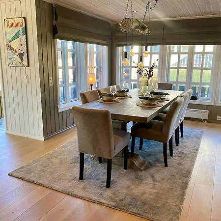 Bjarnebu - 4 Bedroom In