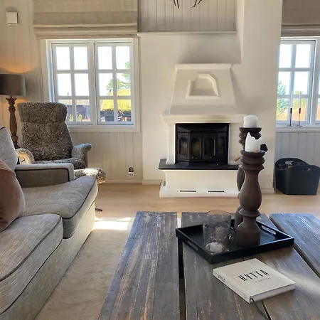 Bjarnebu - 4 Bedroom In