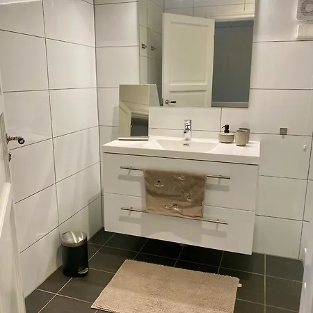 Bjarnebu - 4 Bedroom In *