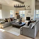 Bjarnebu - 4 Bedroom In Casa de Férias