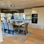 Bjarnebu - 4 Bedroom In *