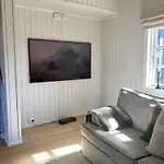 Bjarnebu - 4 Bedroom In Casa de Férias *